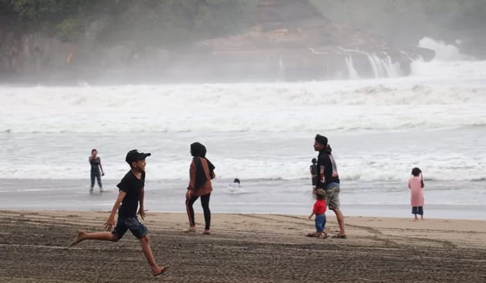 Daerah Pesisir Diminta Waspada Dampak Cuaca Laut