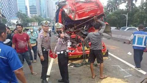 Kilas Balik Insiden Tol Dalam Kota: Pelajaran Berharga untuk Keselamatan Bersama di Jalan Raya Ibu Kota